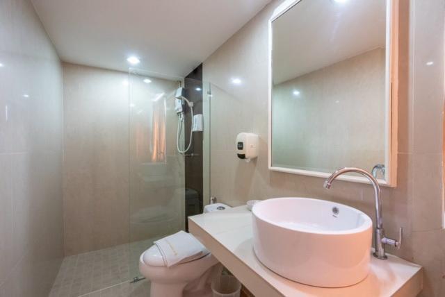 Golden House Service And Apartment Rayong Extérieur photo