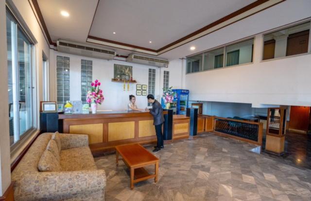 Golden House Service And Apartment Rayong Extérieur photo