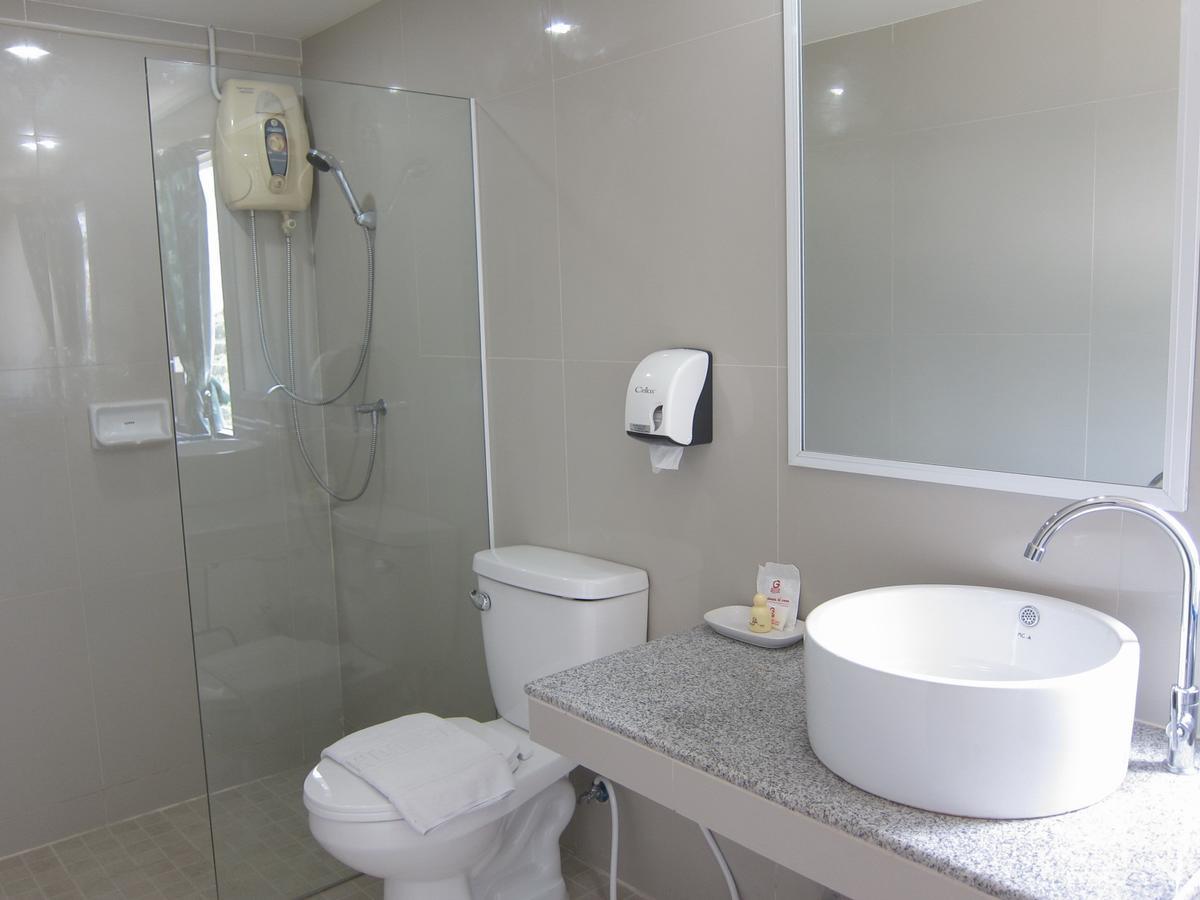 Golden House Service And Apartment Rayong Extérieur photo